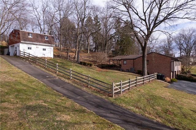 295 Twin Oaks Dr, Pine Twp, PA 15090