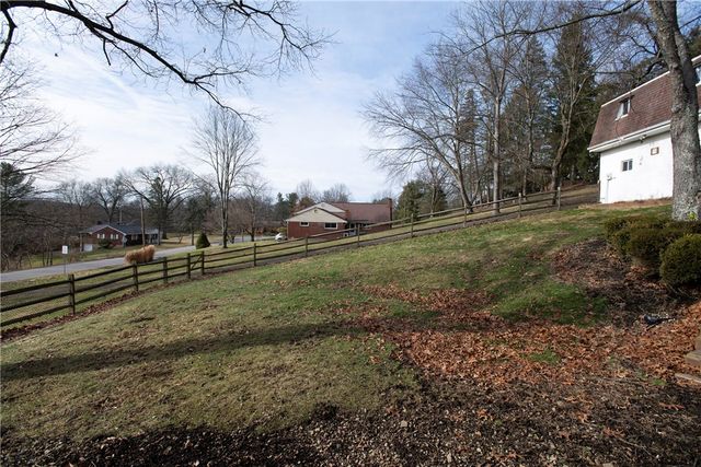 295 Twin Oaks Dr, Pine Twp, PA 15090