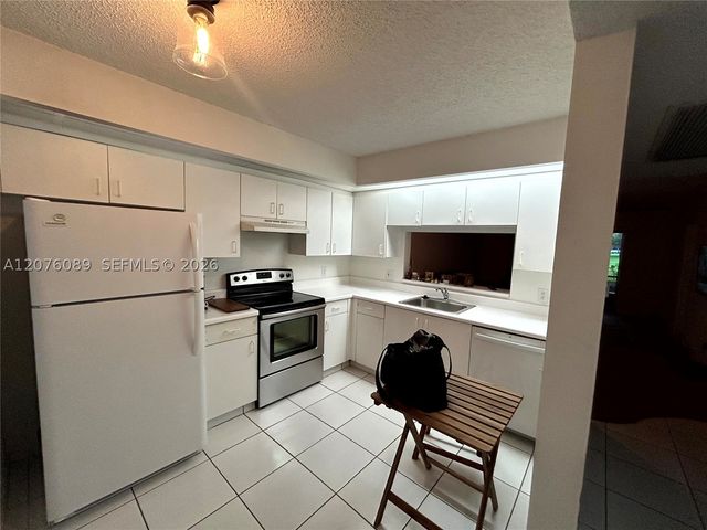 13105 SW 16 CT 105L, Pembroke Pines, FL 33027