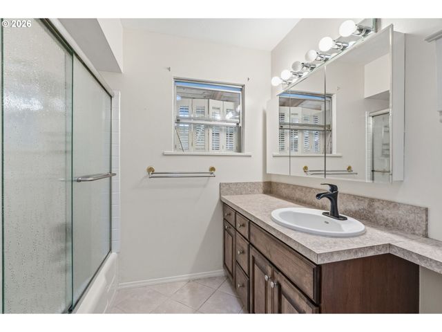 2714 LOUISIANA St, Longview, WA 98632