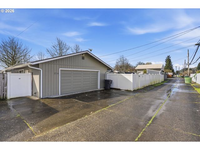 2714 LOUISIANA St, Longview, WA 98632