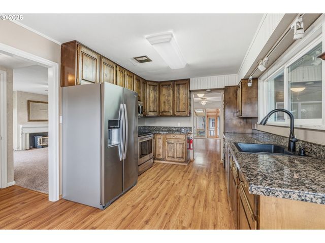 2714 LOUISIANA St, Longview, WA 98632