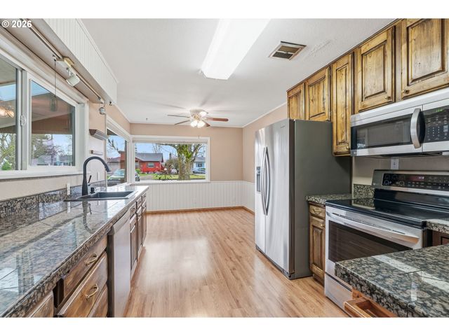 2714 LOUISIANA St, Longview, WA 98632