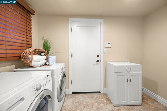 8 Rialto Dr, Clayton, CA 94517