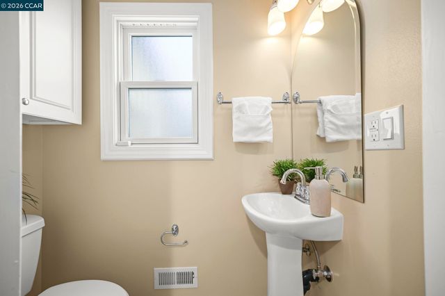 8 Rialto Dr, Clayton, CA 94517