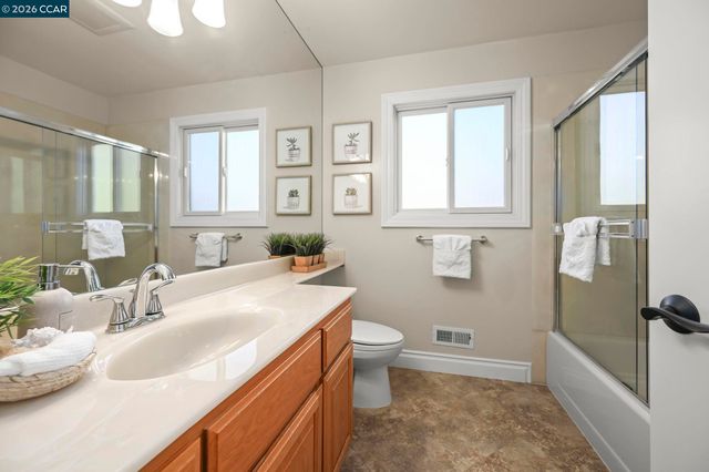 8 Rialto Dr, Clayton, CA 94517