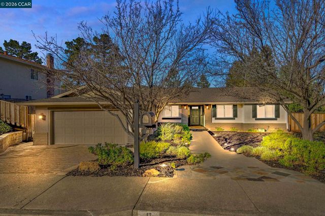 8 Rialto Dr, Clayton, CA 94517