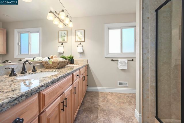 8 Rialto Dr, Clayton, CA 94517