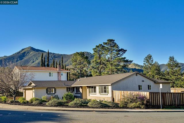 8 Rialto Dr, Clayton, CA 94517