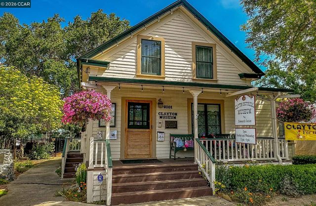 8 Rialto Dr, Clayton, CA 94517