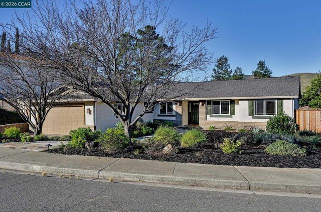 8 Rialto Dr, Clayton, CA 94517