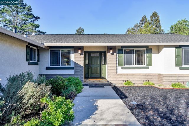 8 Rialto Dr, Clayton, CA 94517