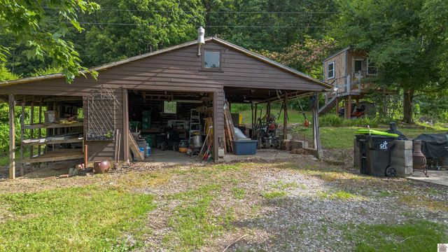 353 Creswell Rd., Princeton, KY 42445