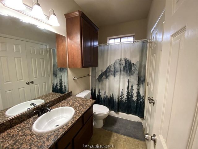 212 Forest Drive, College Station, TX 77840
