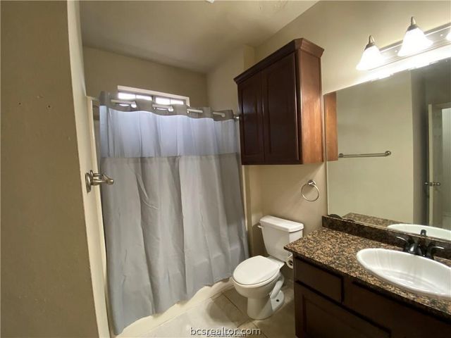 212 Forest Drive, College Station, TX 77840