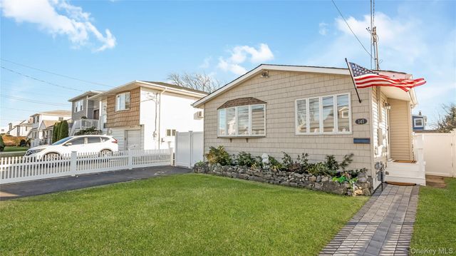 147 W Hampton Road, Lindenhurst, NY 11757