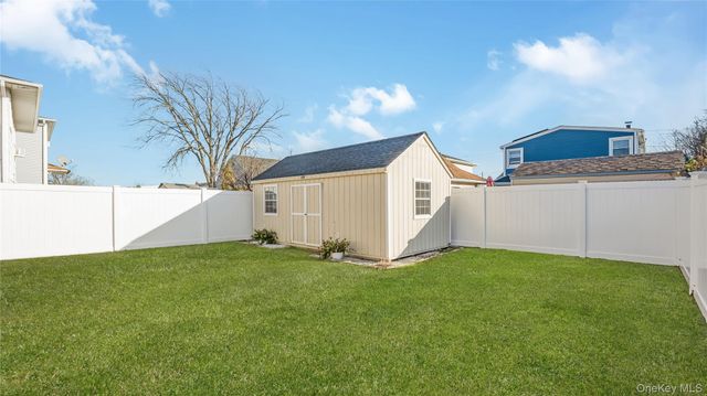 147 W Hampton Road, Lindenhurst, NY 11757