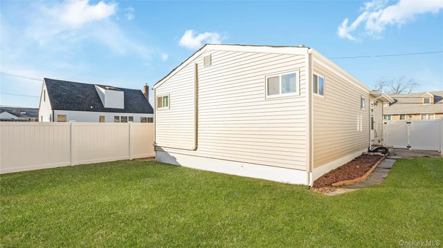 147 W Hampton Road, Lindenhurst, NY 11757