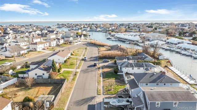 147 W Hampton Road, Lindenhurst, NY 11757