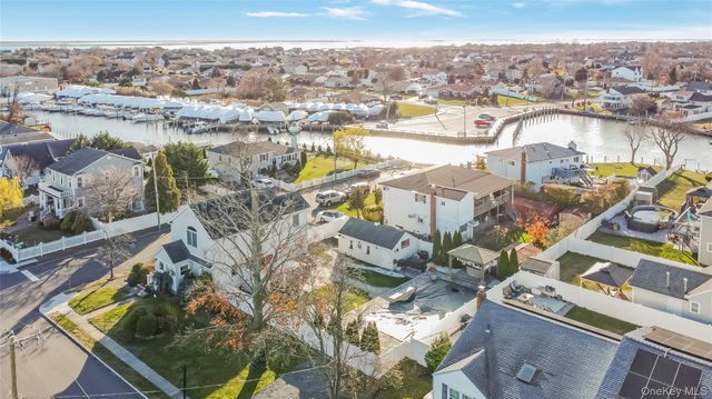 147 W Hampton Road, Lindenhurst, NY 11757