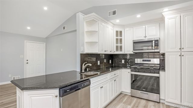 147 W Hampton Road, Lindenhurst, NY 11757