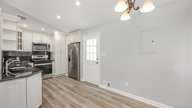 147 W Hampton Road, Lindenhurst, NY 11757