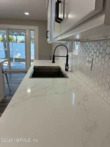 6823 CORALBERRY Lane N, Jacksonville, FL 32244