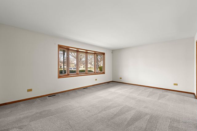 2176 Jordan Lane, Elgin, IL 60123