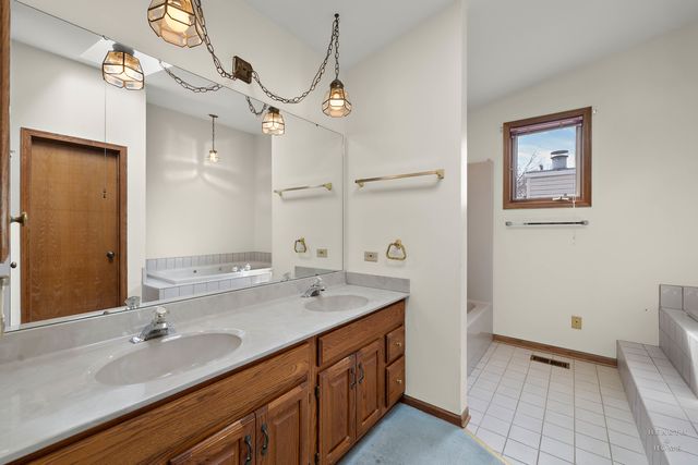 2176 Jordan Lane, Elgin, IL 60123