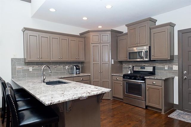 14835 Meadow Lane, Leawood, KS 66224