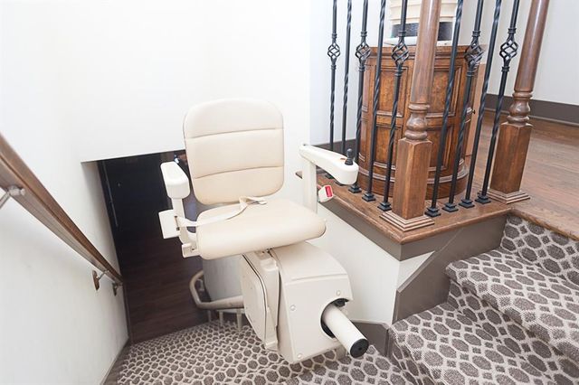 14835 Meadow Lane, Leawood, KS 66224