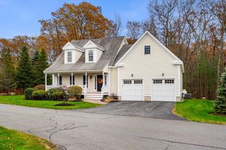 21 Magnolia Ln 21, Groton, MA 01450