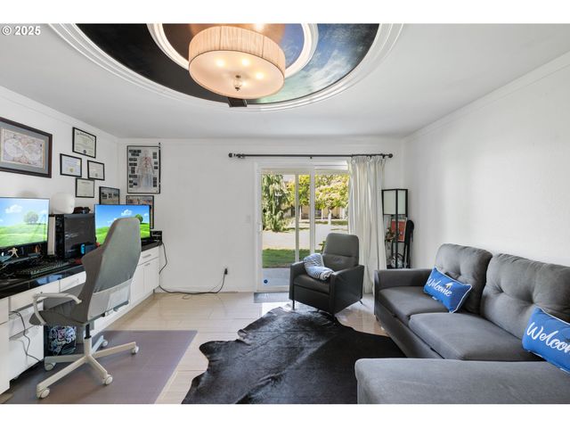 14912 Ne ROSE Pkwy, Portland, OR 97230