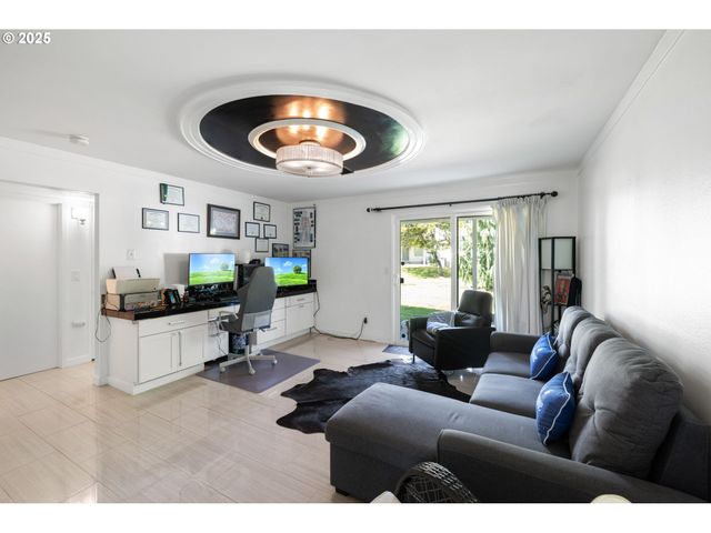 14912 Ne ROSE Pkwy, Portland, OR 97230