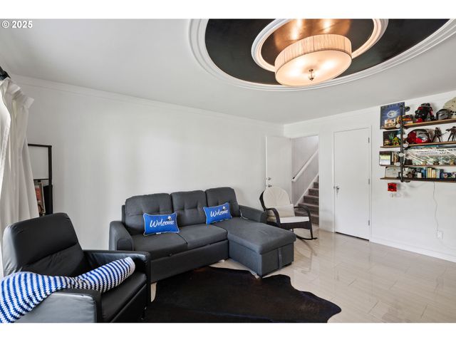 14912 Ne ROSE Pkwy, Portland, OR 97230