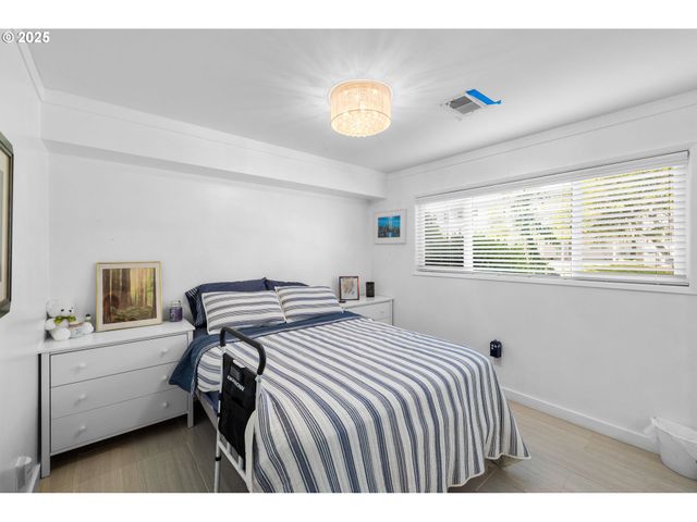 14912 Ne ROSE Pkwy, Portland, OR 97230