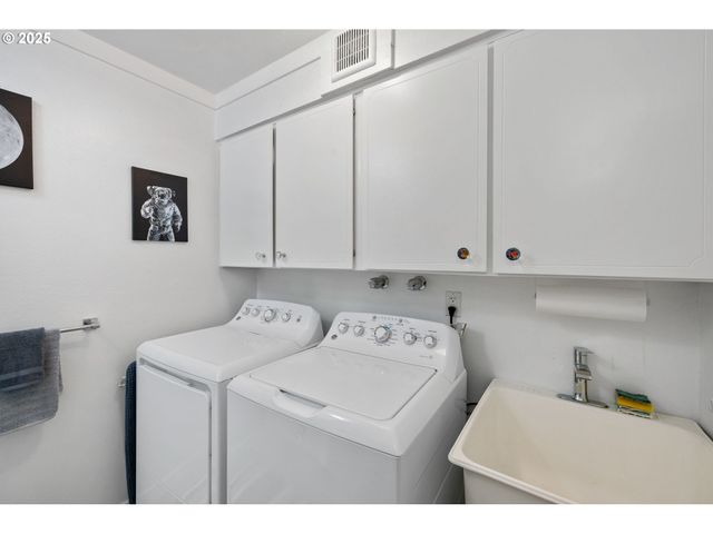 14912 Ne ROSE Pkwy, Portland, OR 97230