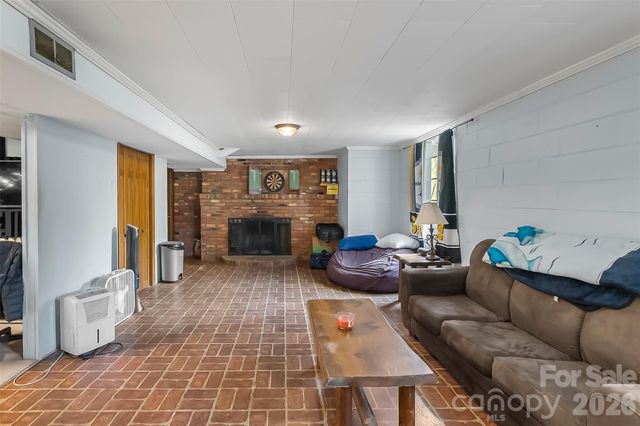 98 Limberlost Drive, Hendersonville, NC 28739