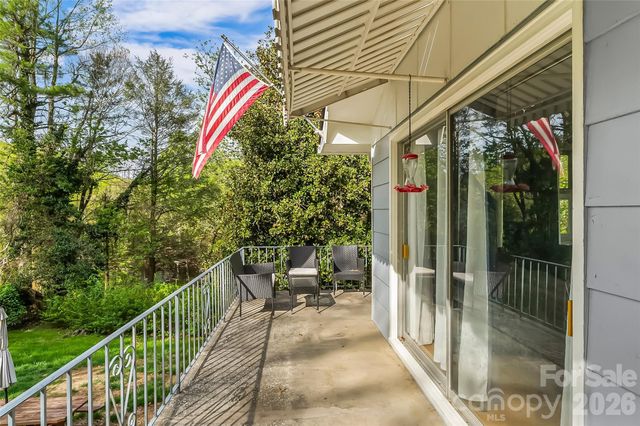 98 Limberlost Drive, Hendersonville, NC 28739