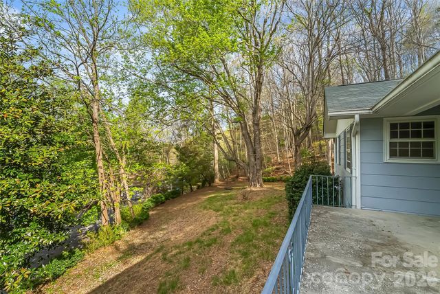 98 Limberlost Drive, Hendersonville, NC 28739