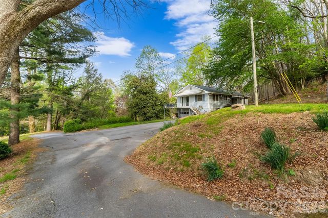 98 Limberlost Drive, Hendersonville, NC 28739