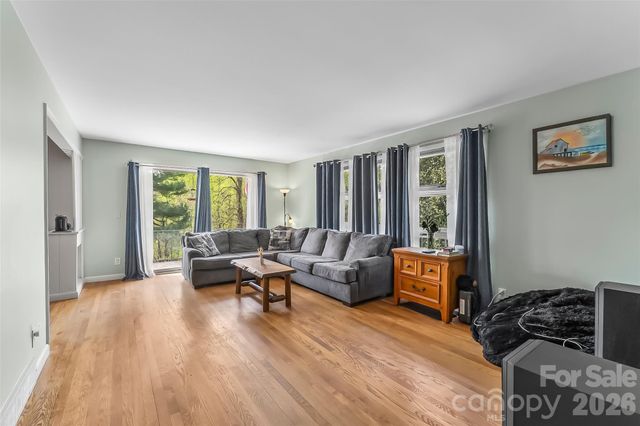 98 Limberlost Drive, Hendersonville, NC 28739