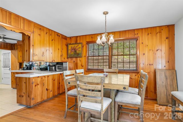 98 Limberlost Drive, Hendersonville, NC 28739