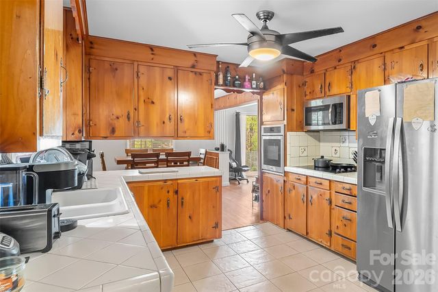98 Limberlost Drive, Hendersonville, NC 28739