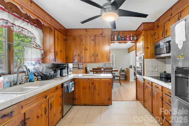 98 Limberlost Drive, Hendersonville, NC 28739