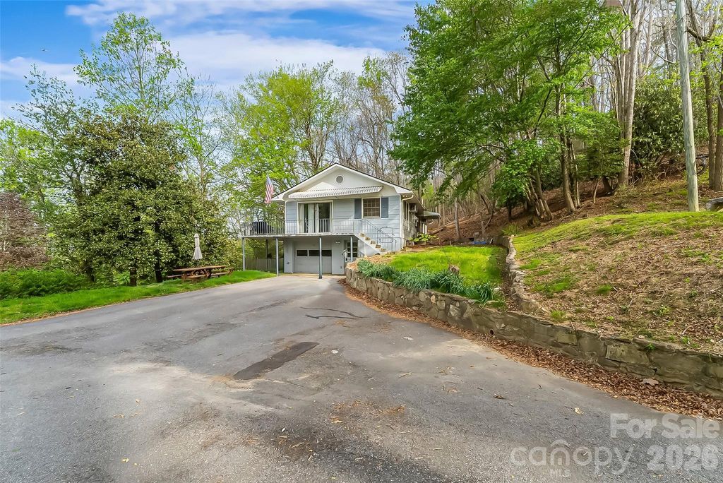98 Limberlost Drive, Hendersonville, NC 28739