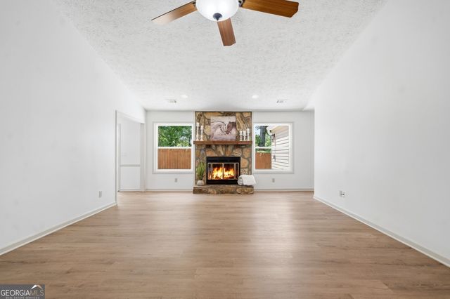 142 River Oaks Drive, Woodstock, GA 30188