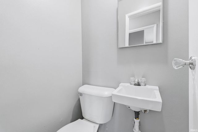 412 Edgeknoll Lane, Fort Wayne, IN 46816