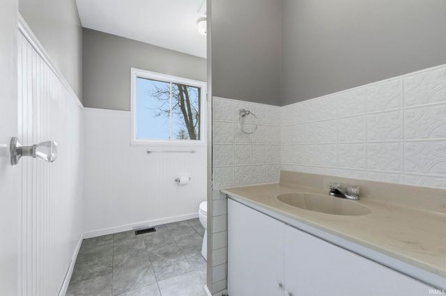 412 Edgeknoll Lane, Fort Wayne, IN 46816