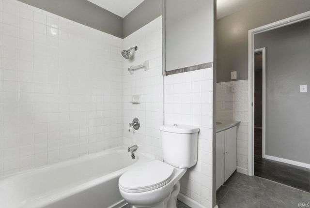 412 Edgeknoll Lane, Fort Wayne, IN 46816